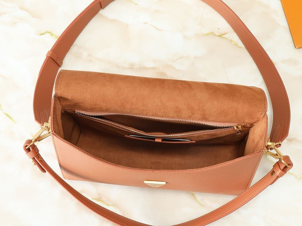 Louis Vuitton M24640 Soft Twist