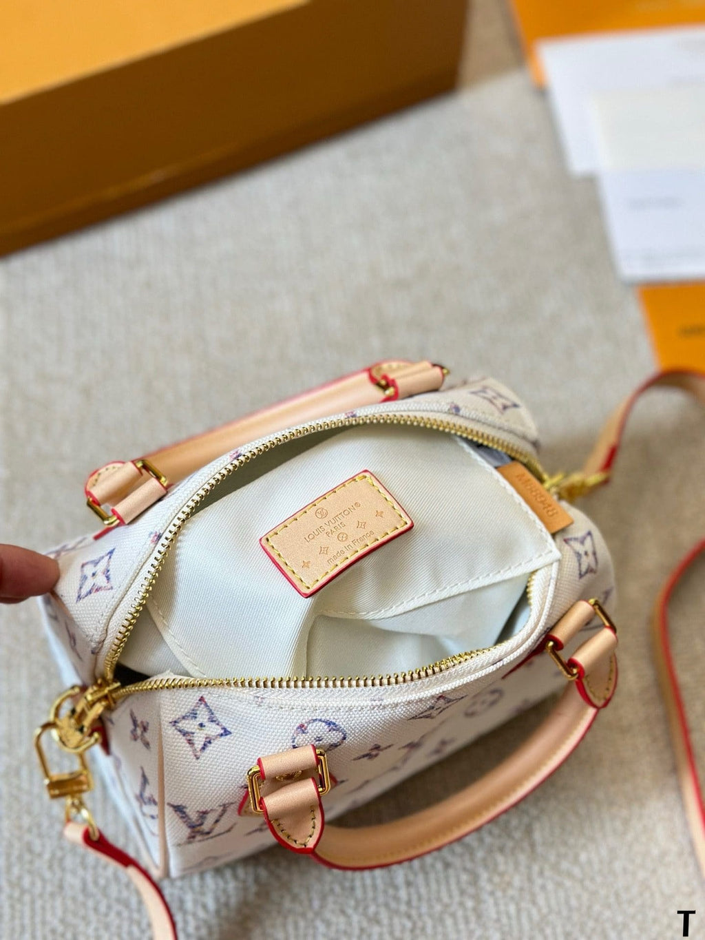 Louis Vuitton M24709 Speedy Bandoulière 20