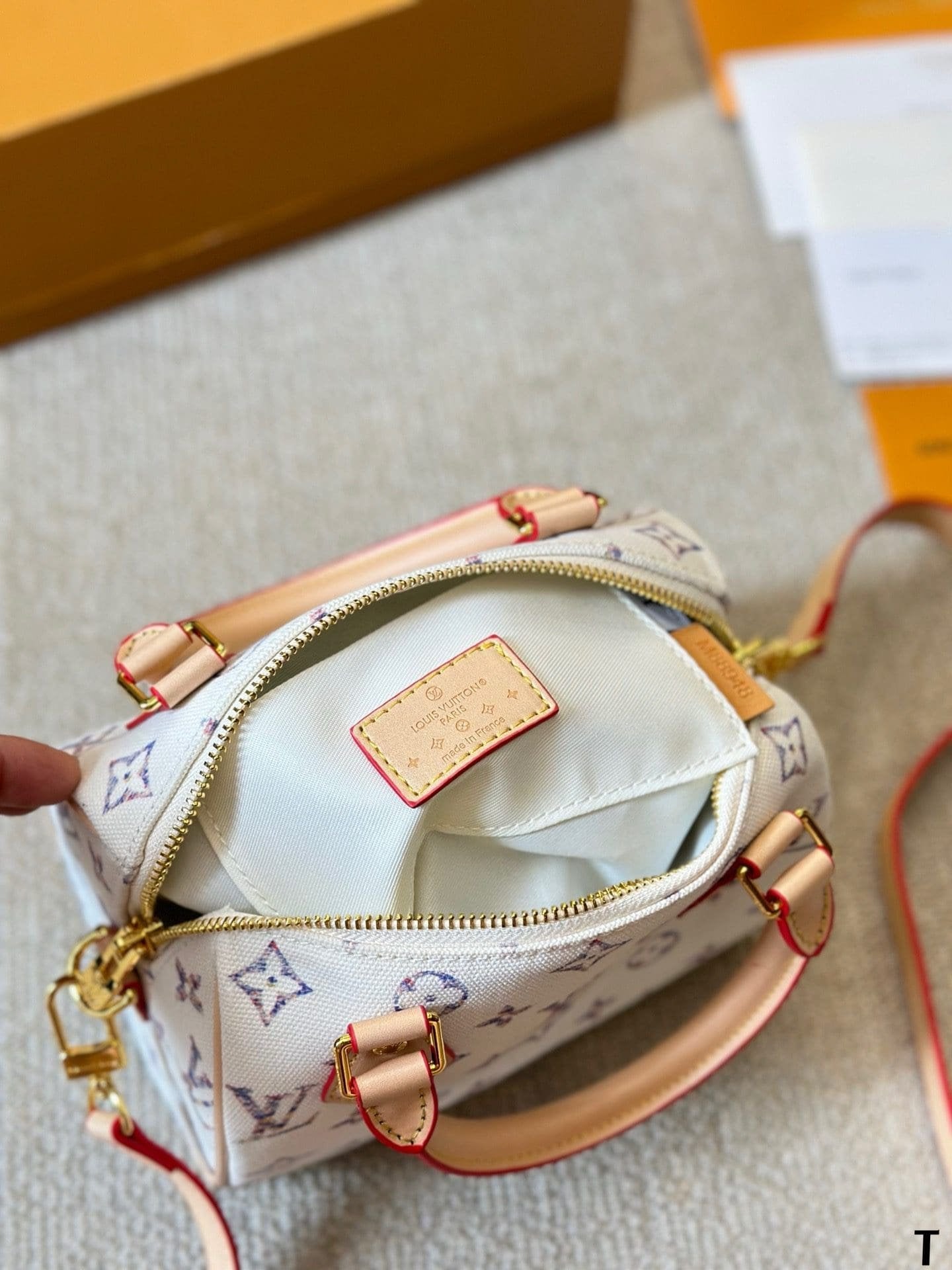 Louis Vuitton M24709 Speedy Bandoulière 20