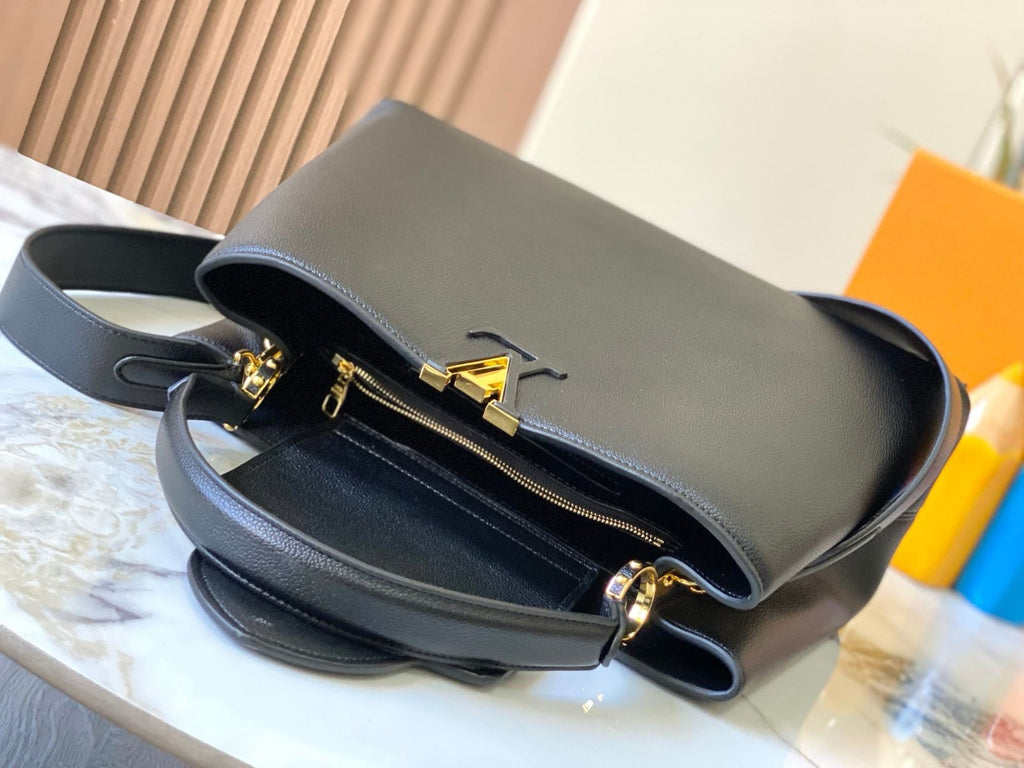 Louis Vuitton M24607 Large CAPUCINES SOUPLE BAG