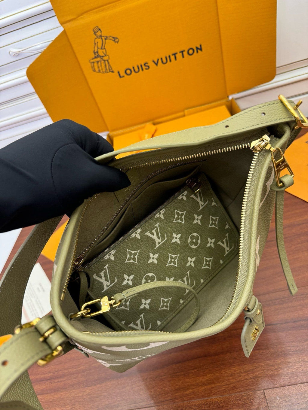Louis Vuitton M46672 CarryAll PM