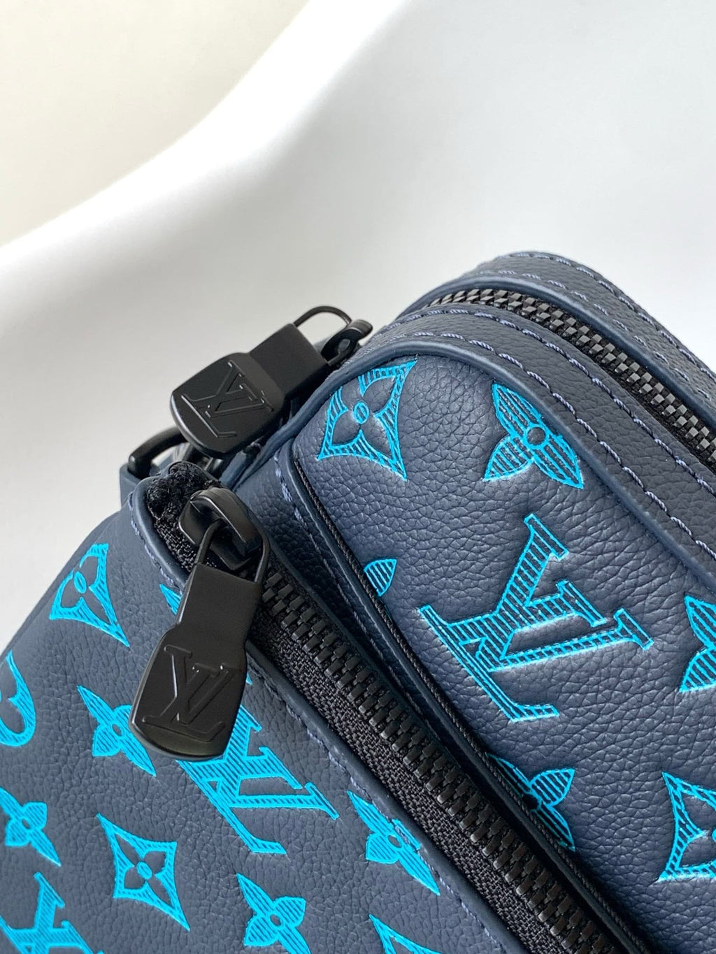 Louis Vuitton M46604 Trio Messenger