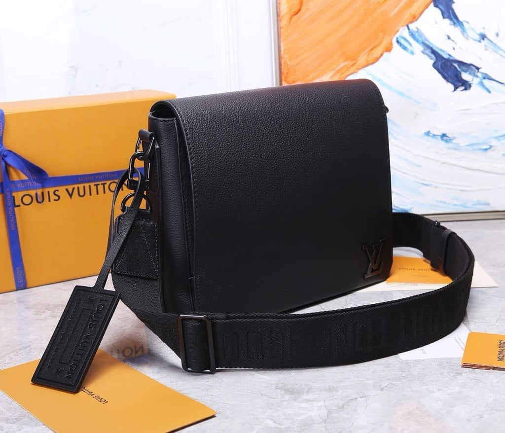 Louis Vuitton M57080 TAKEOFF Messenger Bag