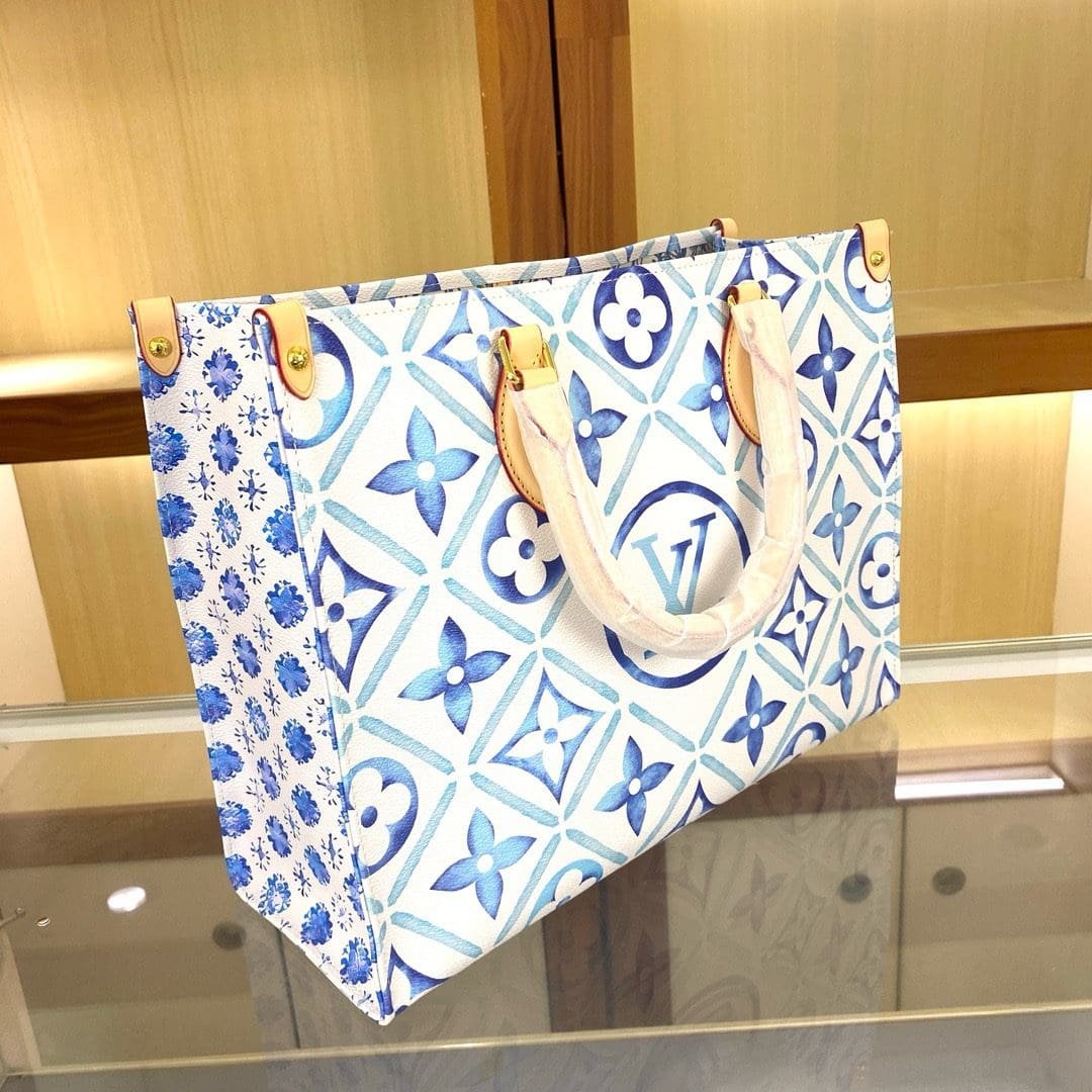 Louis Vuitton M11262 OnTheGo MM