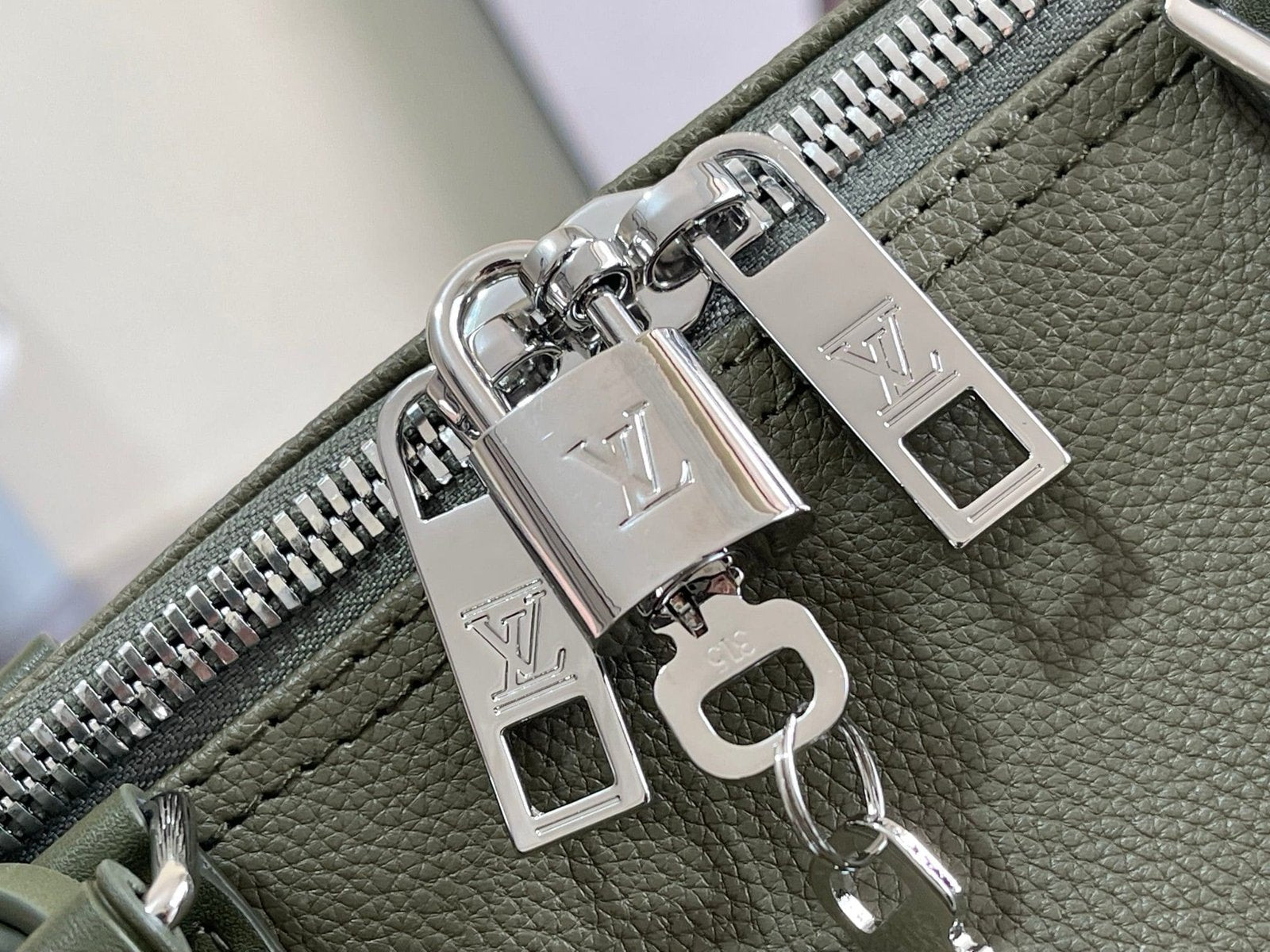 Louis Vuitton M21536 Keepall Bandoulière 50