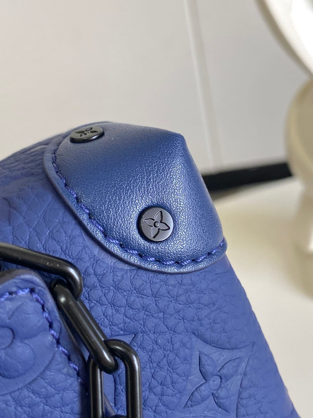 Louis Vuitton M11522 Steamer Wearable Geldbörse