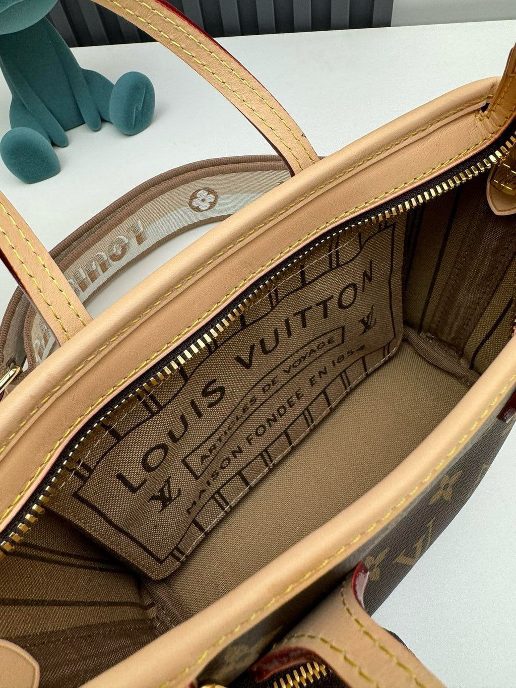 Louis Vuitton Neverfull BB M46705