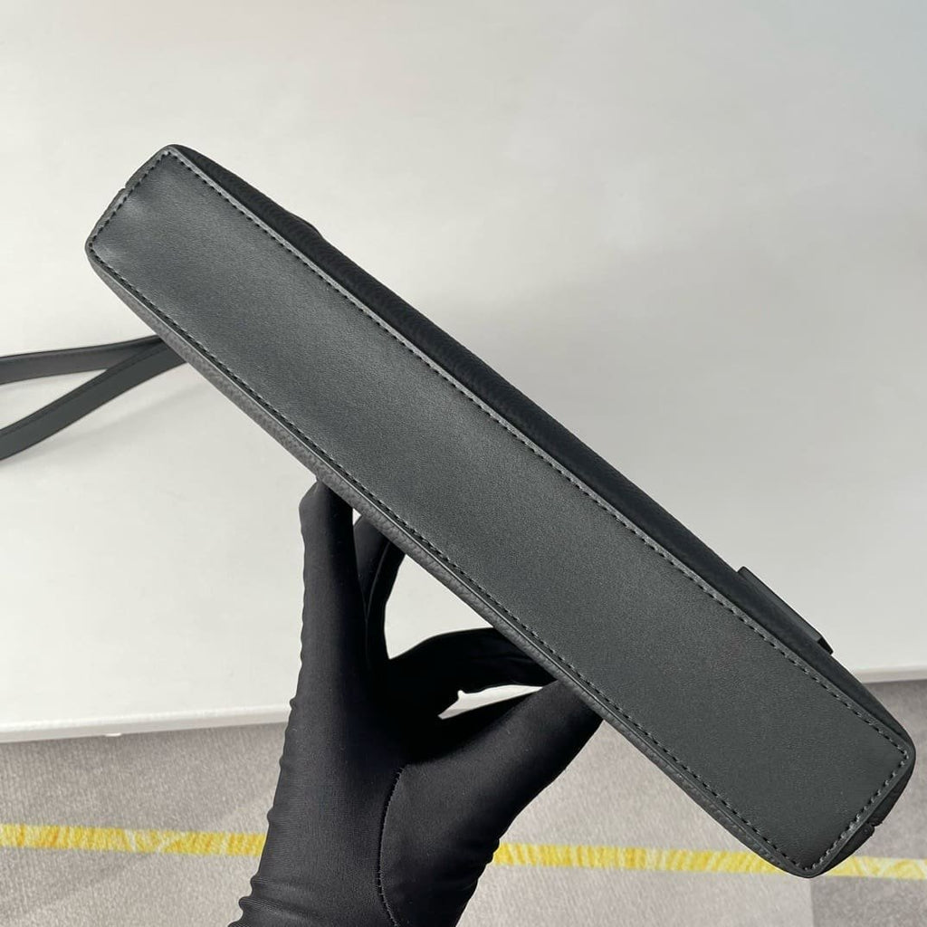 Louis Vuitton M69837 TAKEOFF Clutch