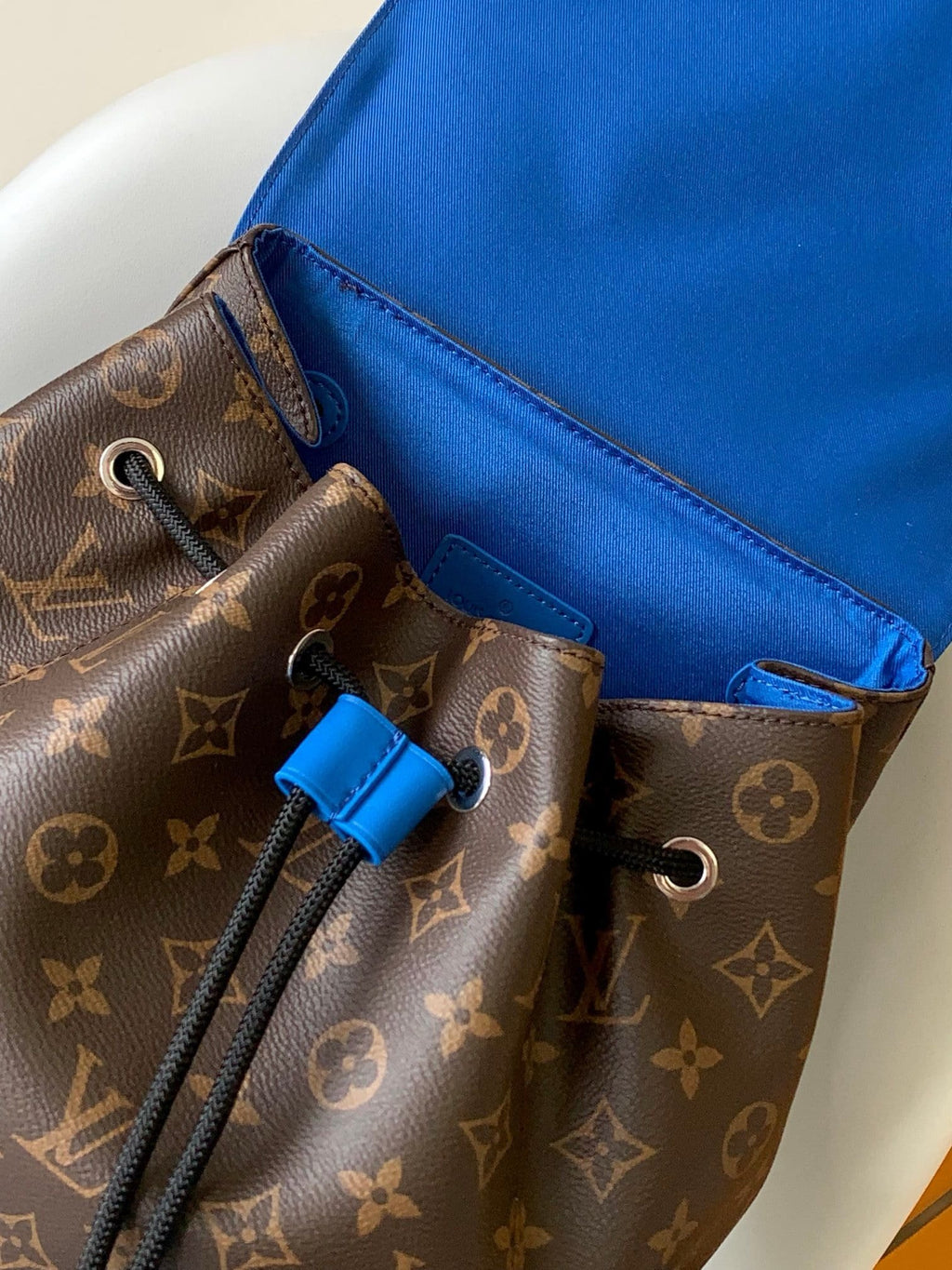 Louis Vuitton M46813 Christopher MM