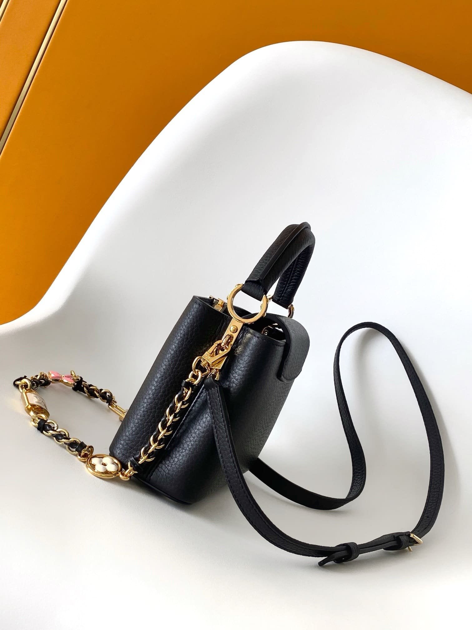 Louis Vuitton M23950 Capucines BB
