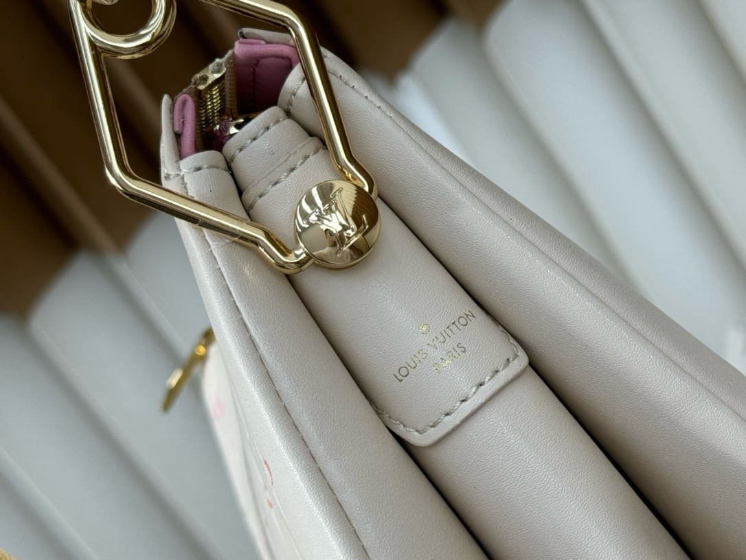 Louis Vuitton M25110 Coussin PM