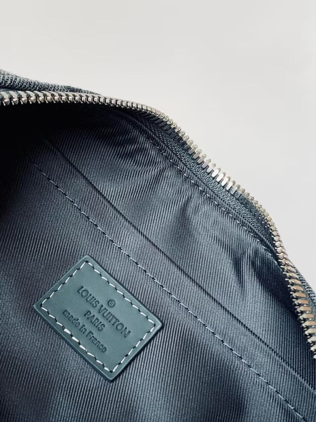 Louis Vuitton M22762 Keepall Bandoulière 25