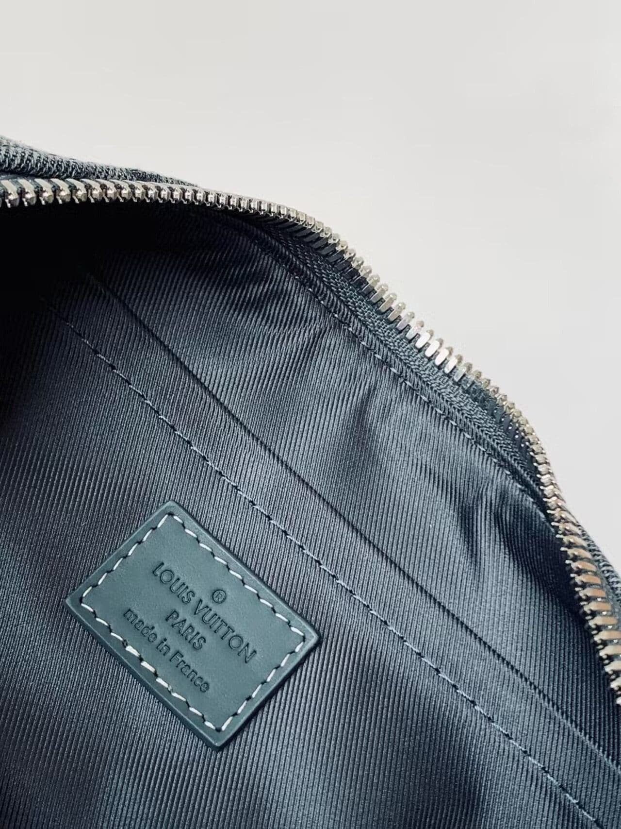 Louis Vuitton M22762 Keepall Bandoulière 25