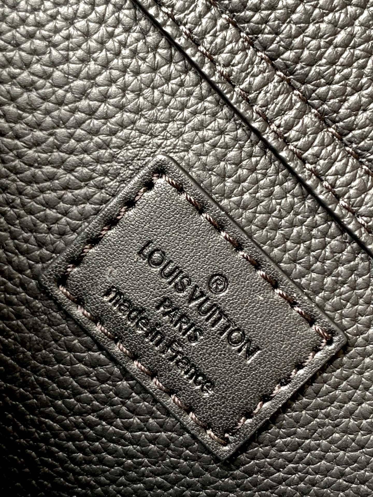 Louis Vuitton M57081 TAKEOFF Shoulder Bag