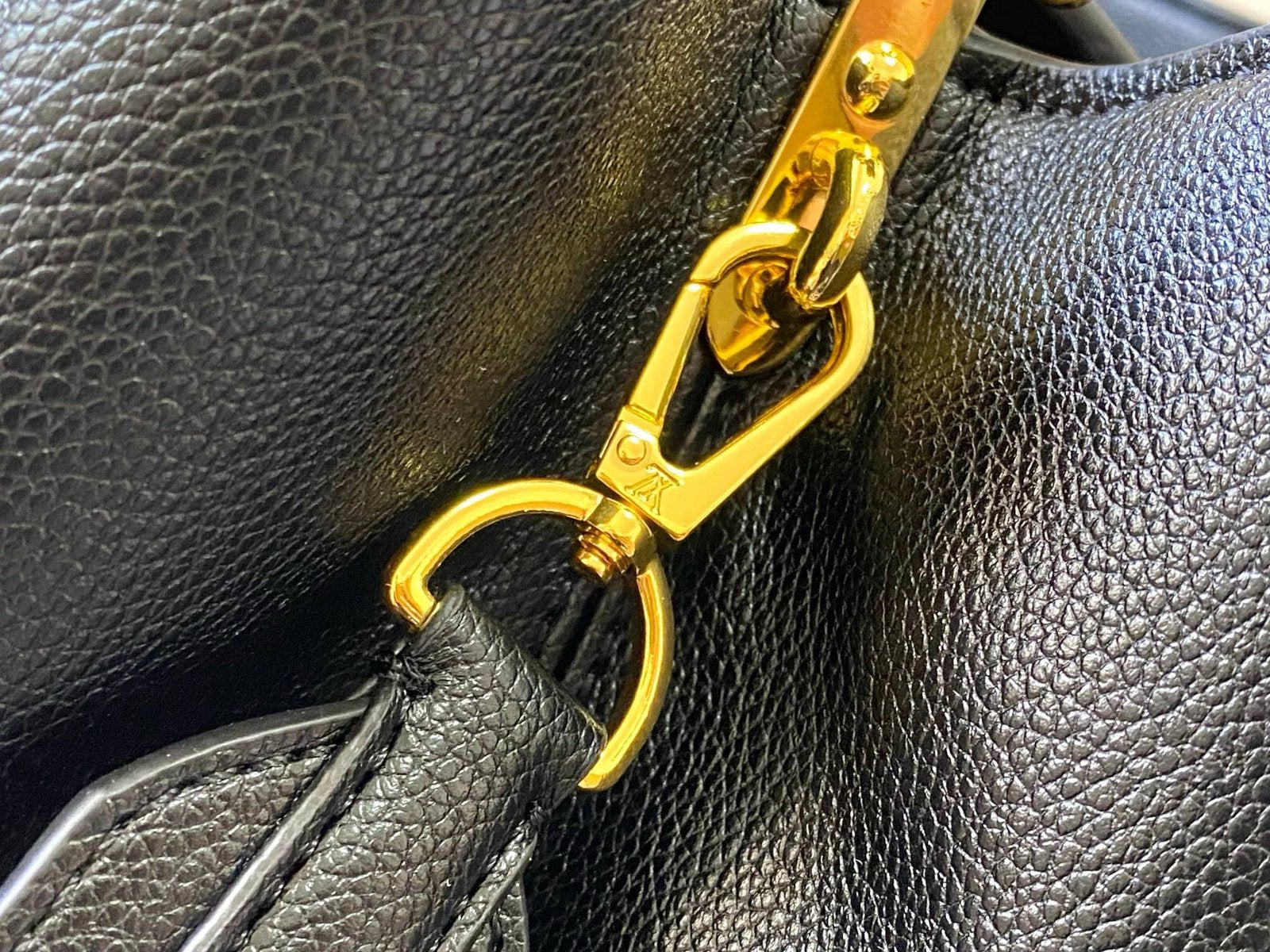 Louis Vuitton M24607 Large CAPUCINES SOUPLE BAG