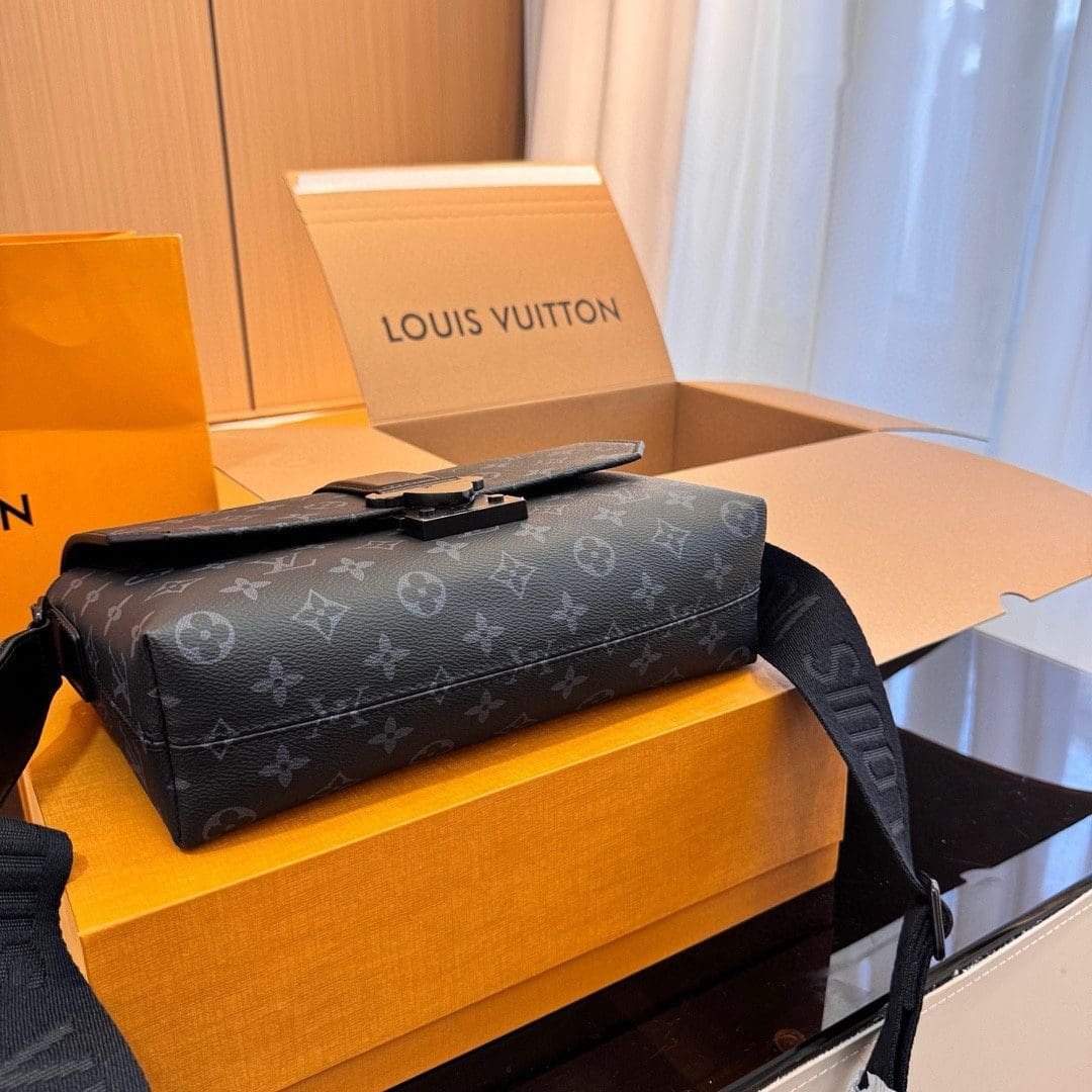 Louis Vuitton M46794 S-Cape Messenger