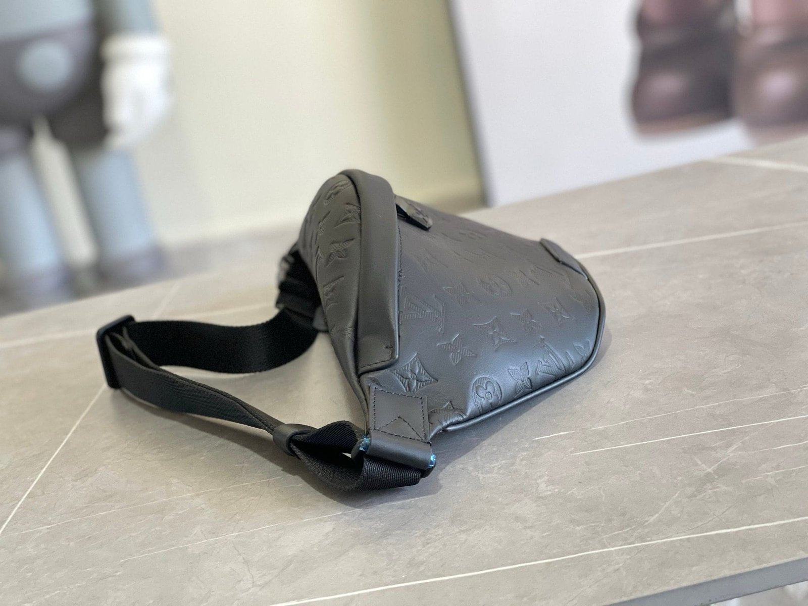 Louis Vuitton M46036 Discovery Bumbag PM