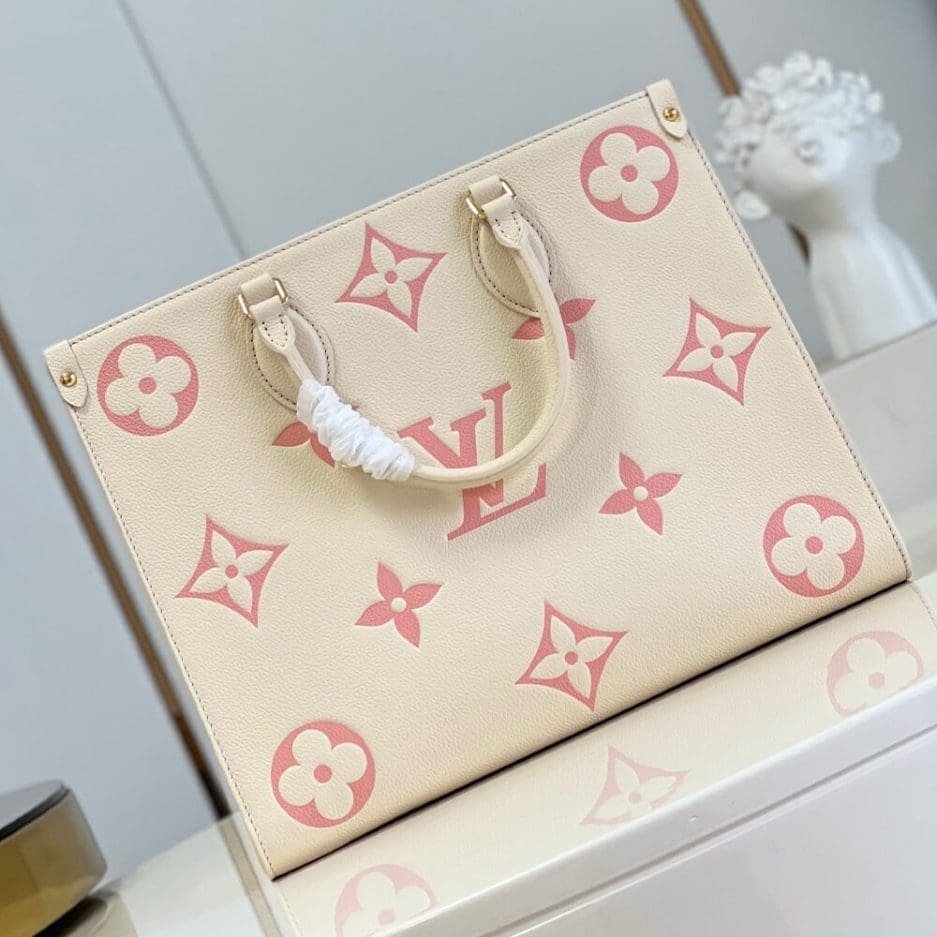 Louis Vuitton OnTheGo MM M21575