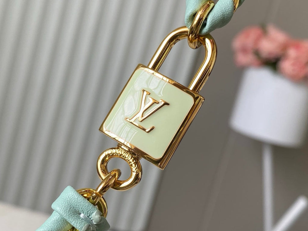 Louis Vuitton M24471 Capucines BB