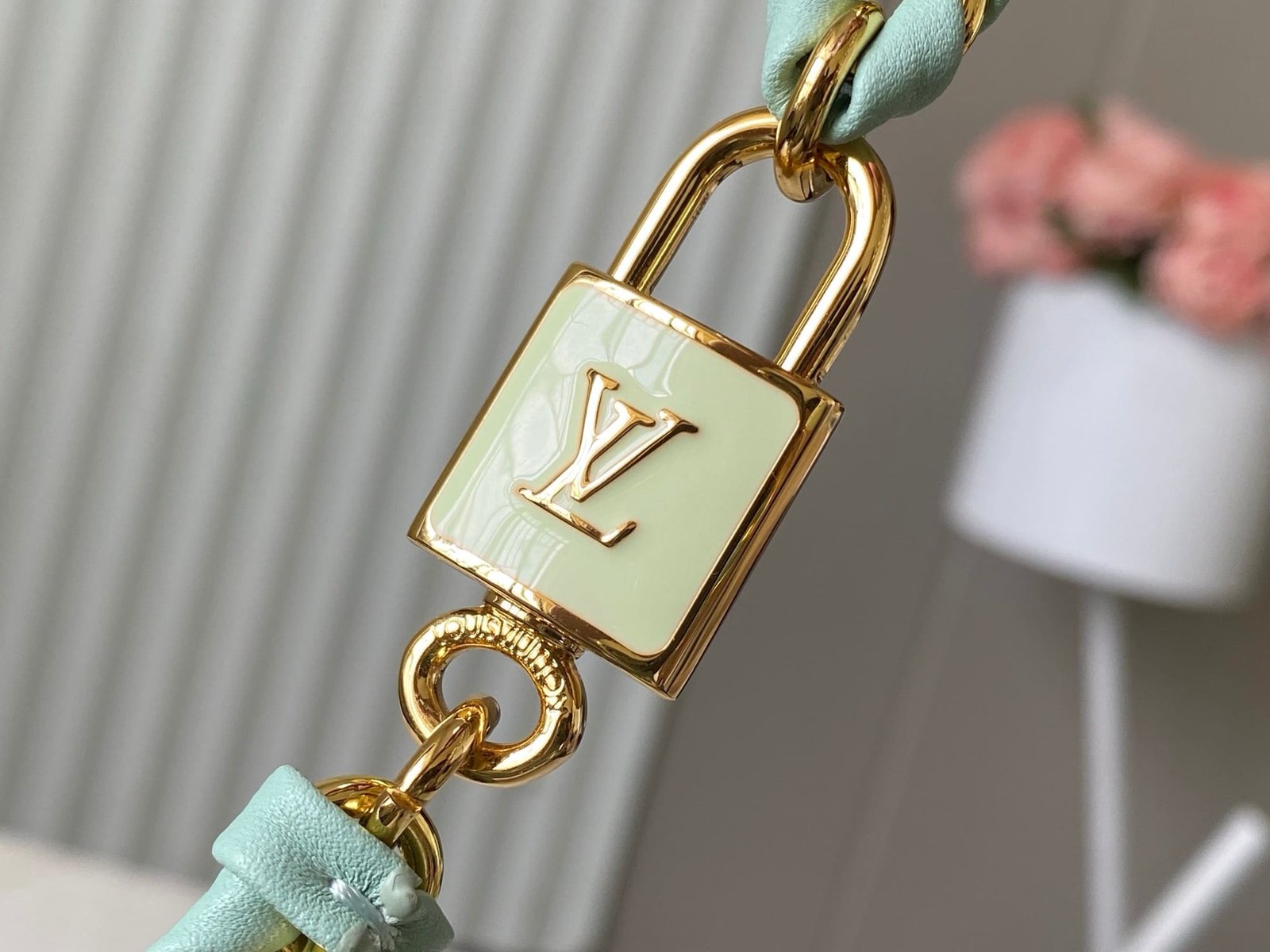 Louis Vuitton M24471 Capucines BB