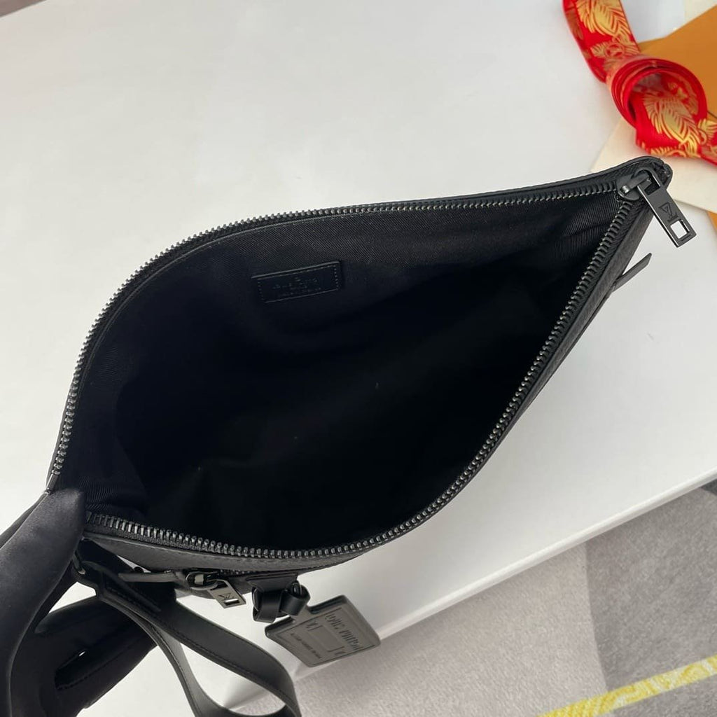 Louis Vuitton M69837 TAKEOFF Clutch