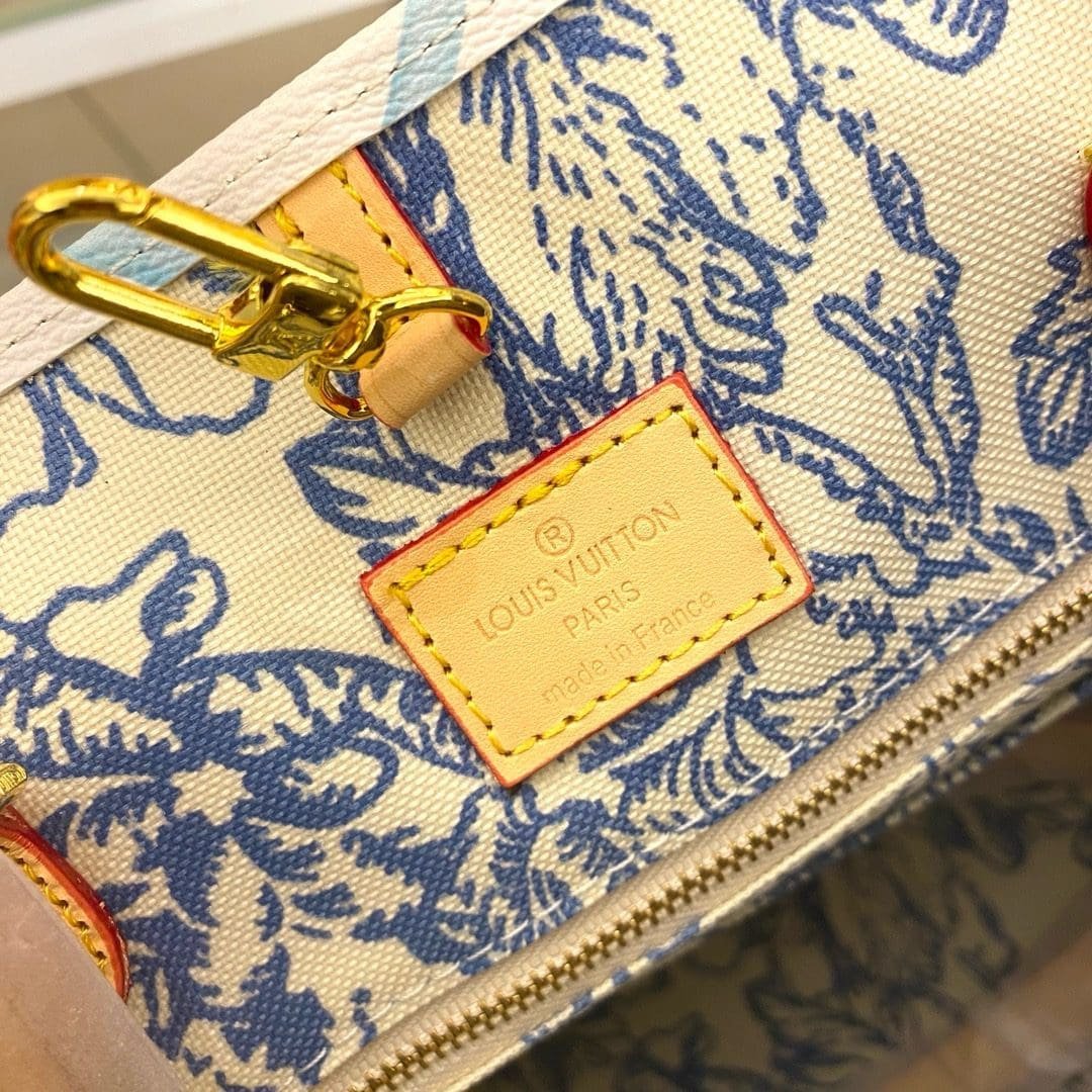 Louis Vuitton M11262 OnTheGo MM
