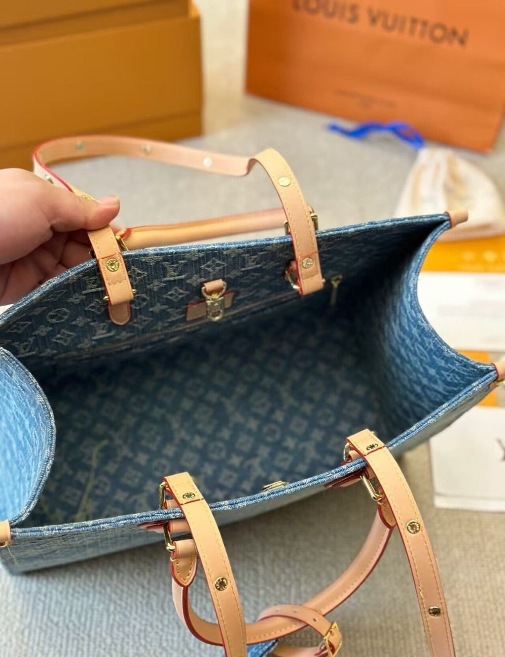 Louis Vuitton OnTheGo MM M46871