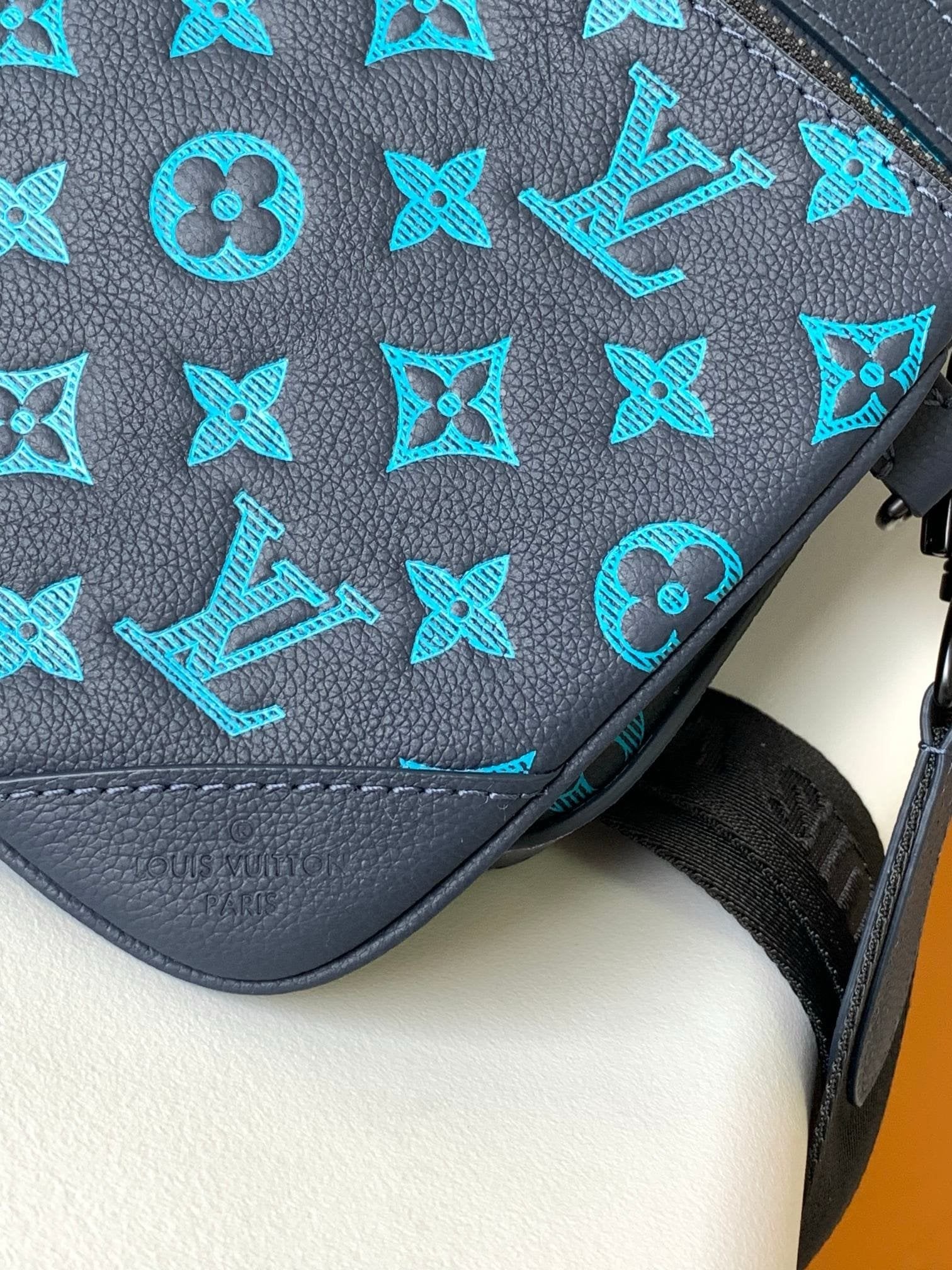 Louis Vuitton M46604 Trio Messenger