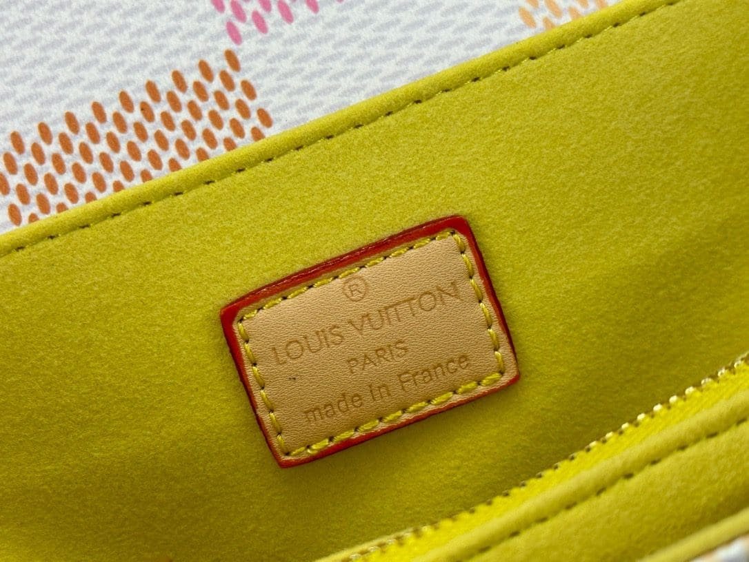 Louis Vuitton Pochette Métis East West