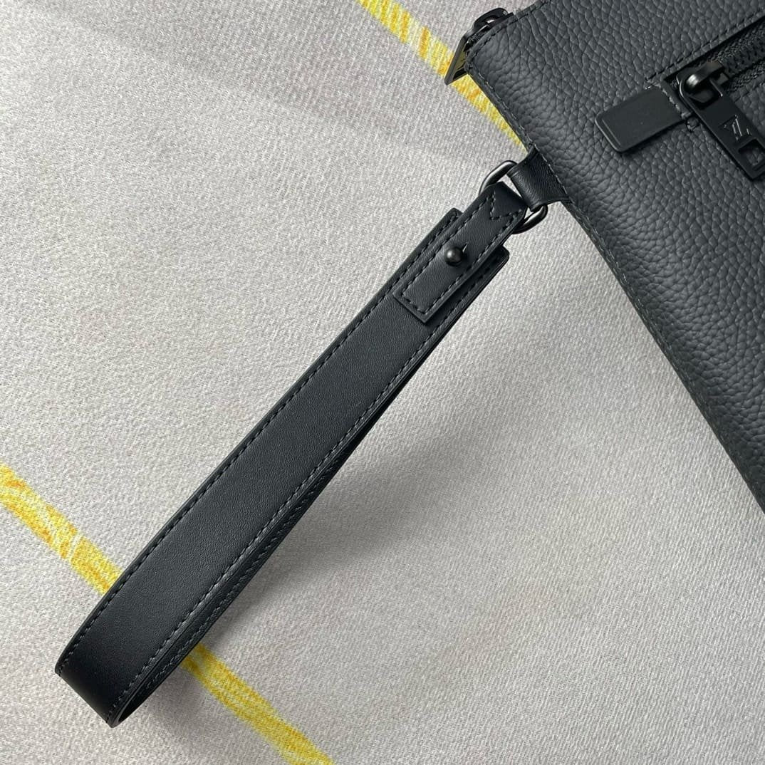 Louis Vuitton M69837 TAKEOFF Clutch