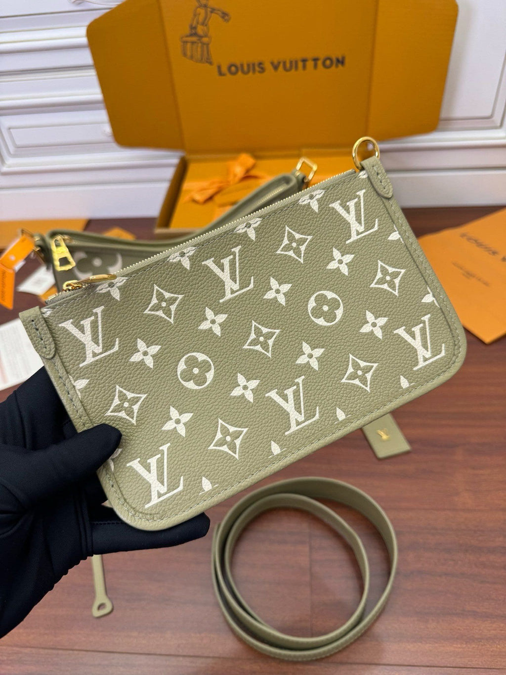 Louis Vuitton M46672 CarryAll PM