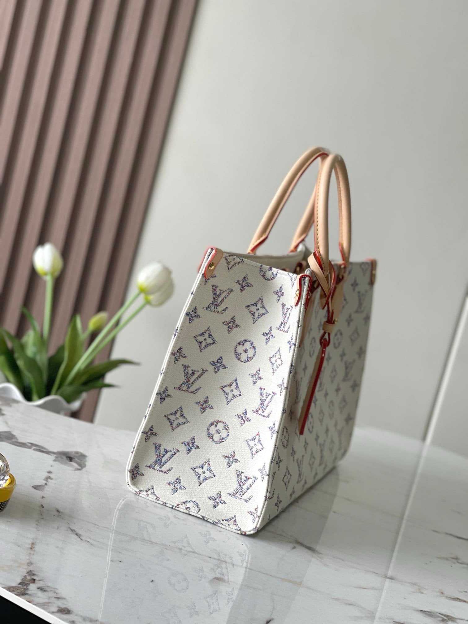 Louis Vuitton M24708 OnTheGo MM