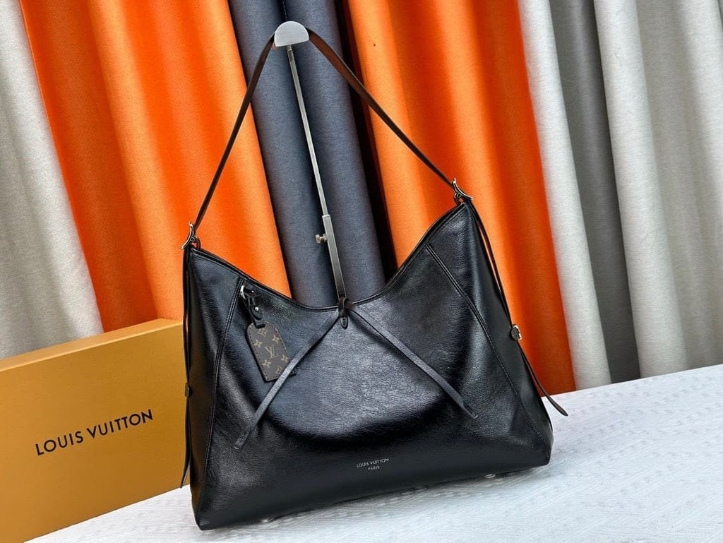 Louis Vuitton M25143 CarryAll MM