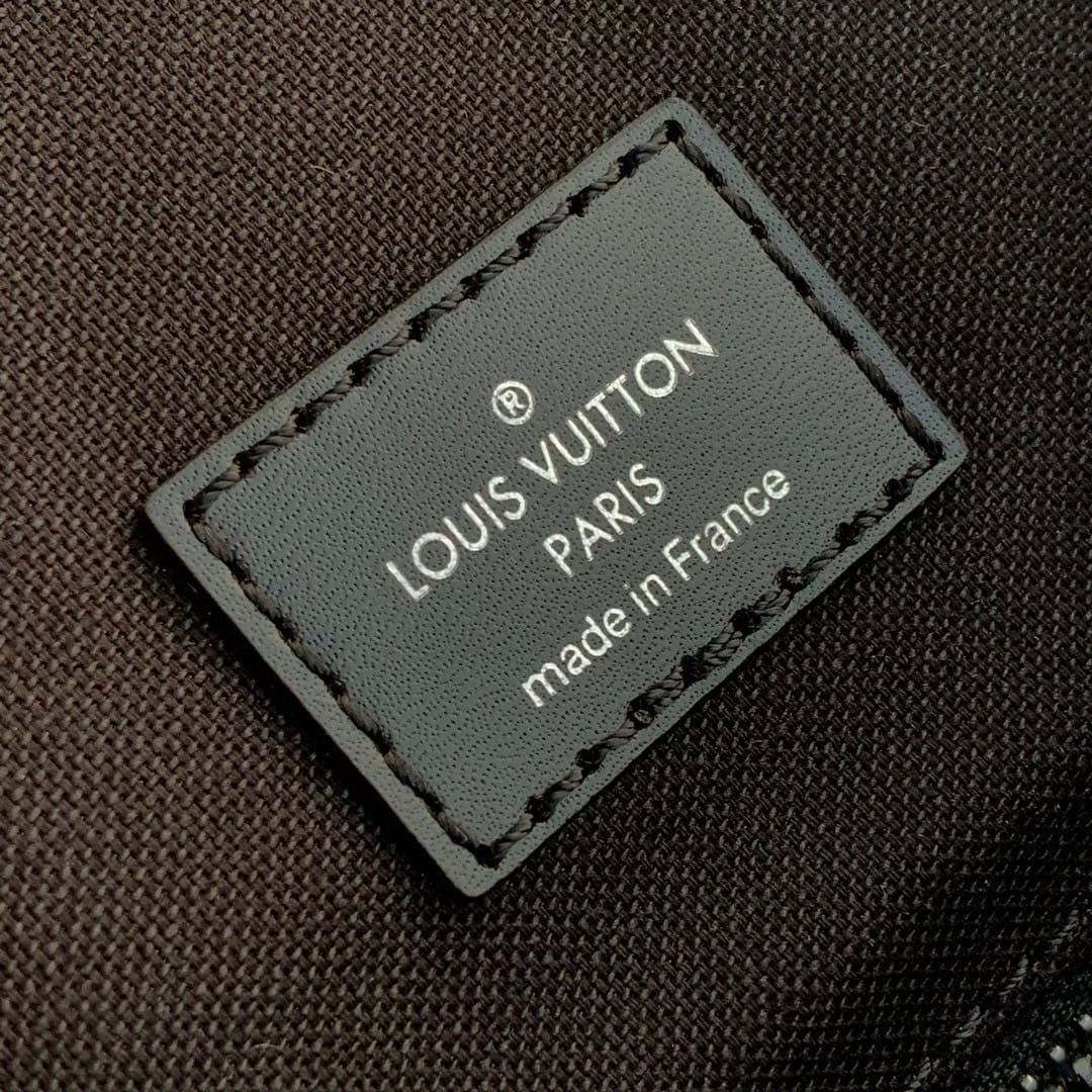 Louis Vuitton M43735 Christopher MM