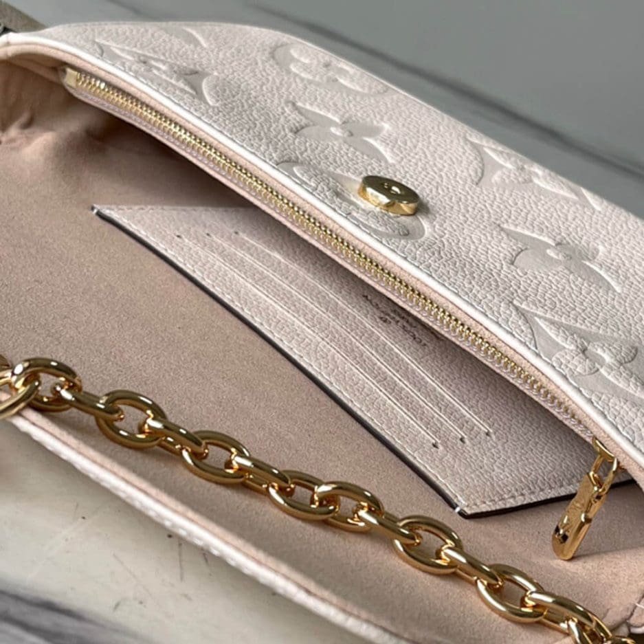 Louis Vuitton Wallet on Chain Ivy M82210