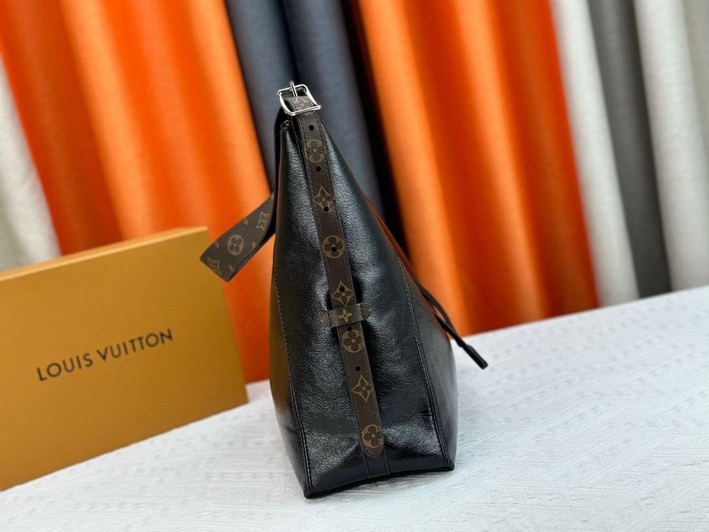 Louis Vuitton M25143 CarryAll MM