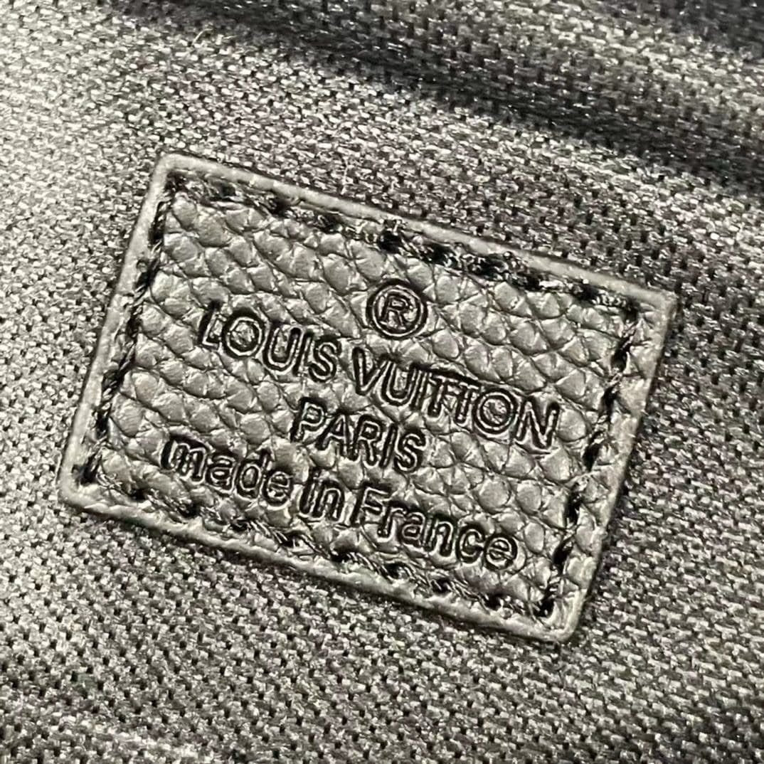 Louis Vuitton M24769 TAKEOFF Small Messenger Bag