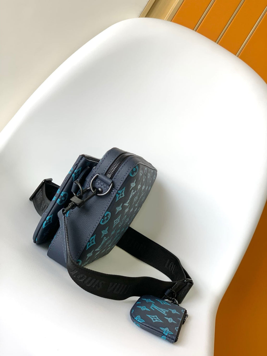 Louis Vuitton M46604 Trio Messenger
