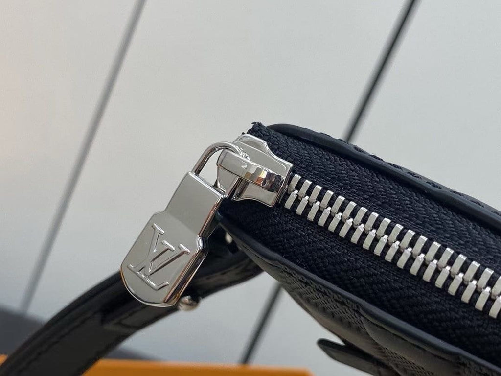 Louis Vuitton N40504 Takeoff Pouch