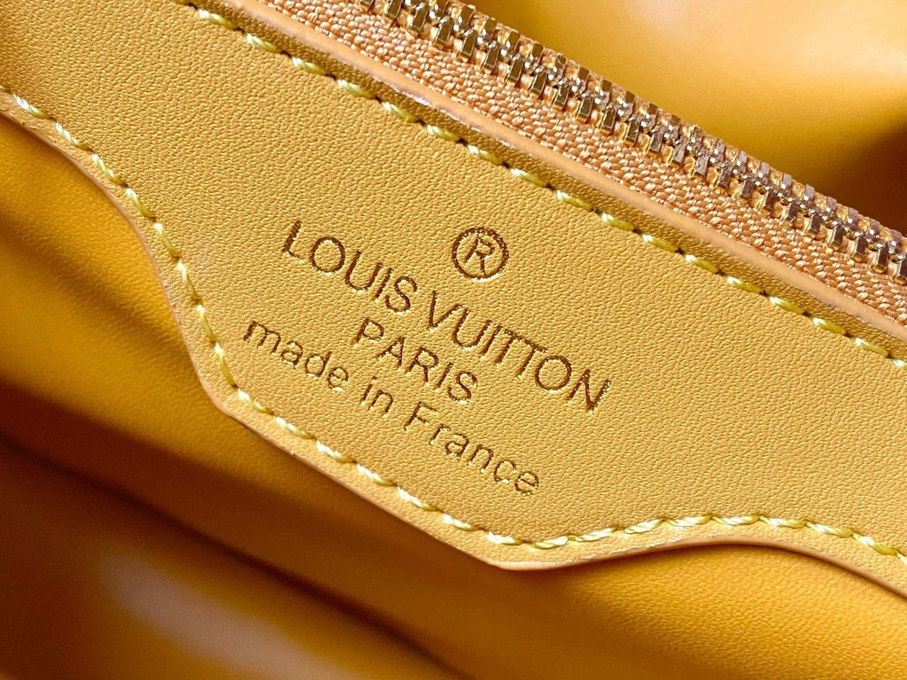 Louis Vuitton M24976 Capucines BB