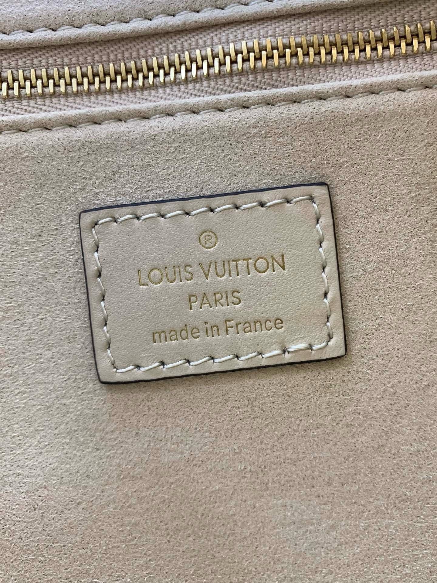 Louis Vuitton M46569 OnTheGo PM