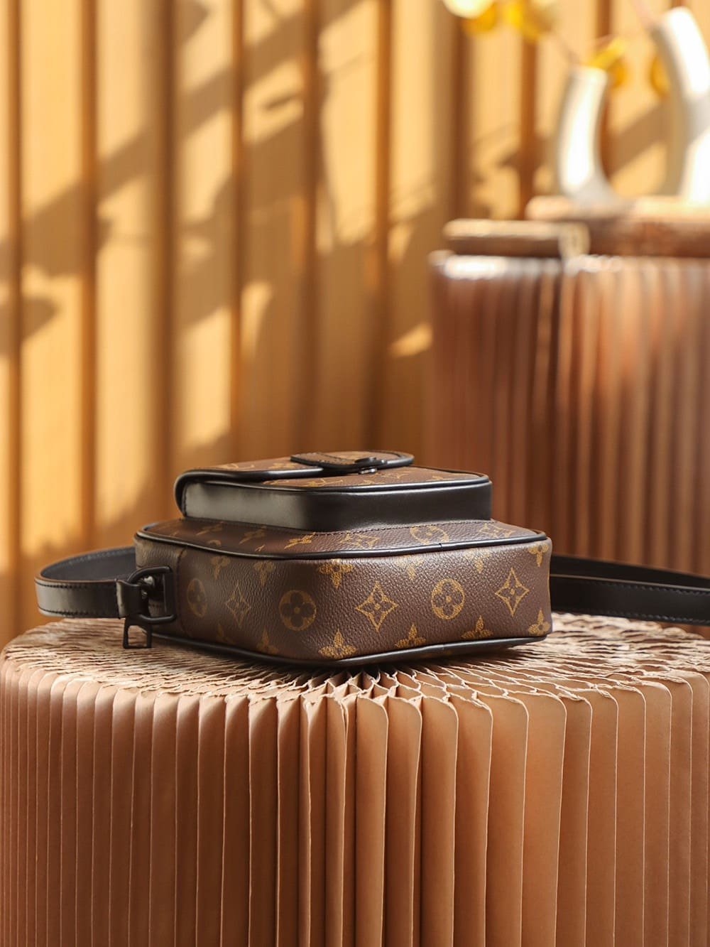 Louis Vuitton M69404 Christopher Wearable Wallet