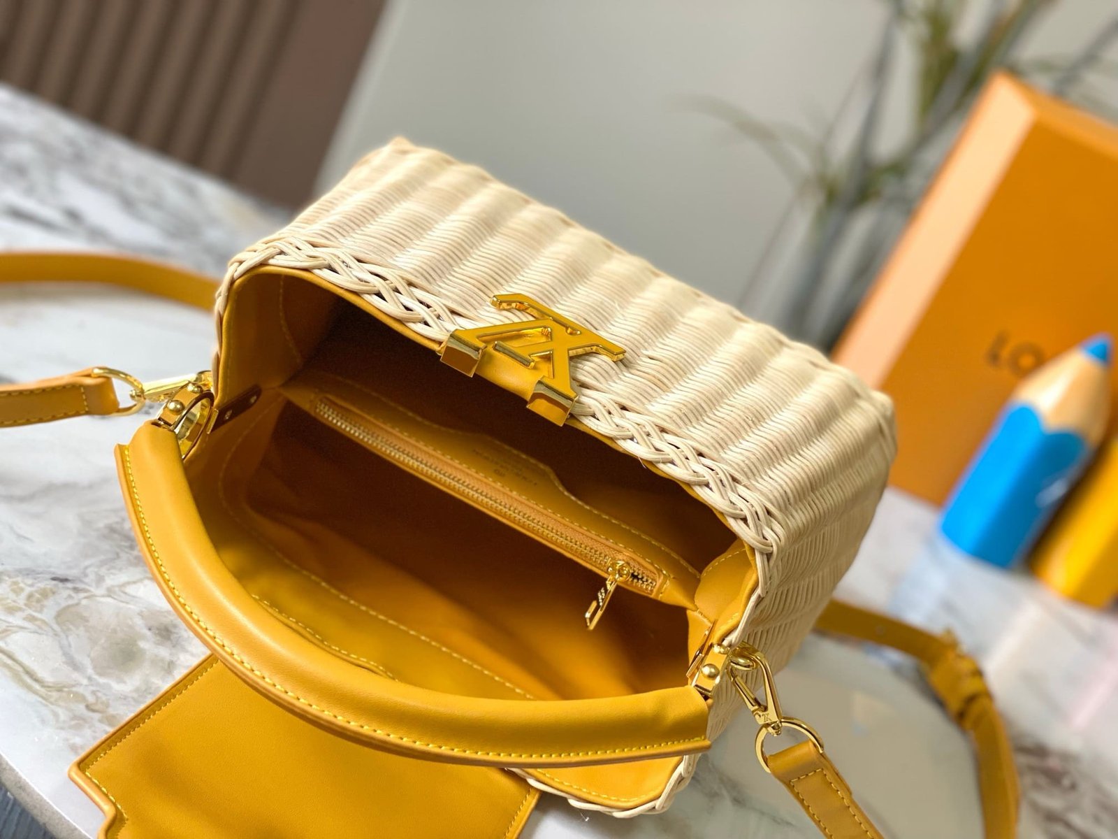 Louis Vuitton M24976 Capucines BB