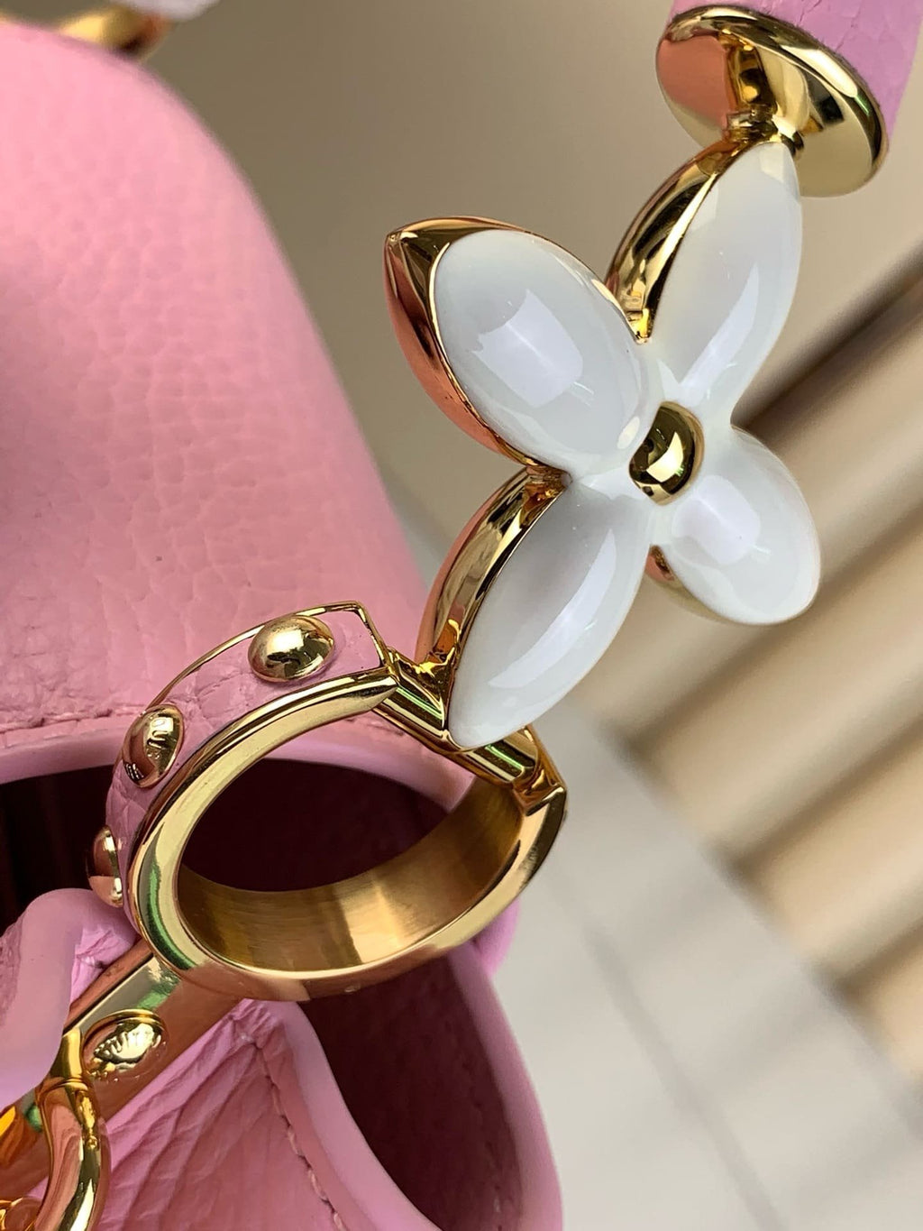 Louis Vuitton M24989 Capucines Mini