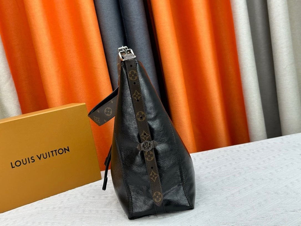 Louis Vuitton M25143 CarryAll MM