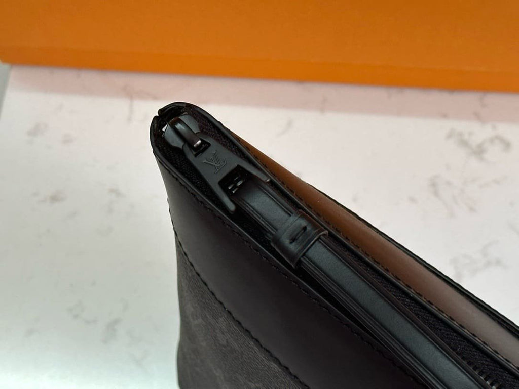 Louis Vuitton M82543 POCHETTE VOYAGE SOUPLE CLUTCH
