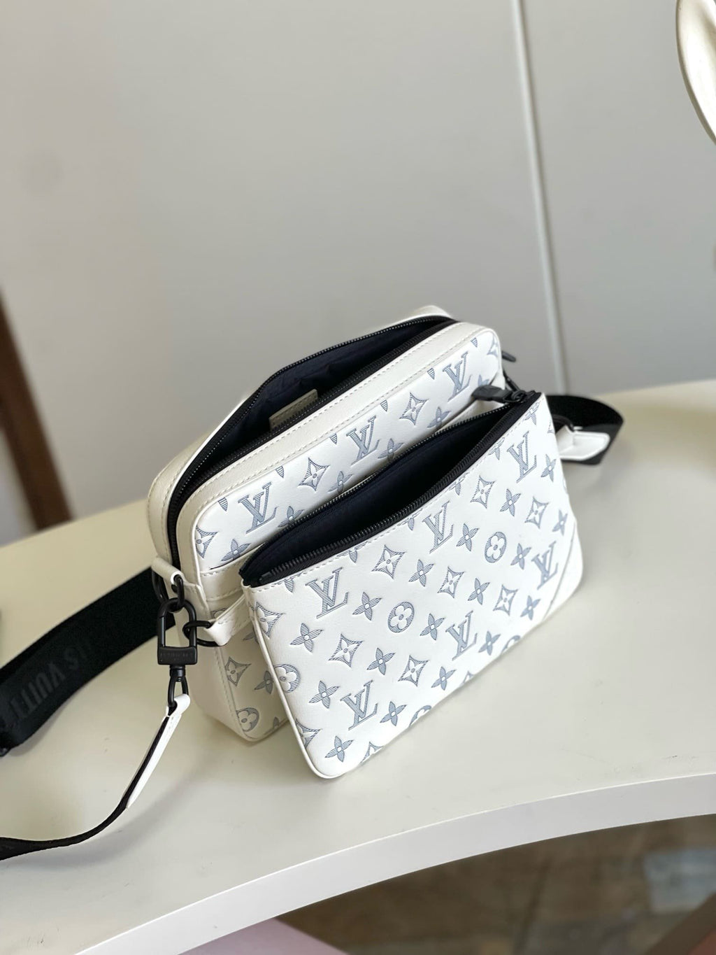 Louis Vuitton M24754 Trio Messenger