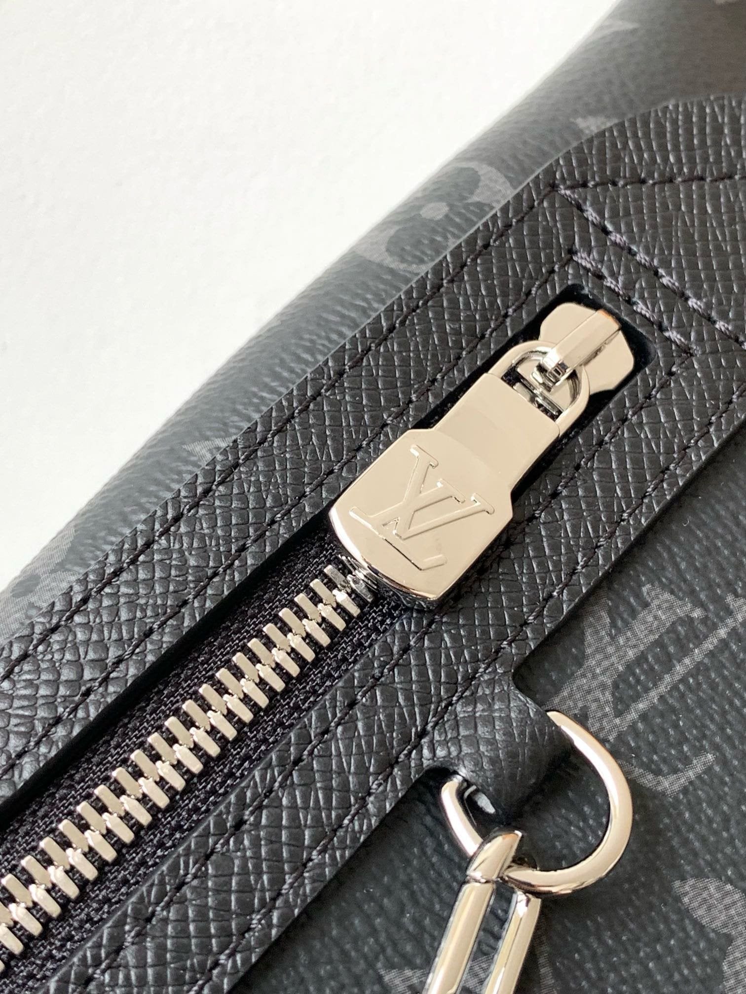 Louis Vuitton M30936 Duo Slingbag
