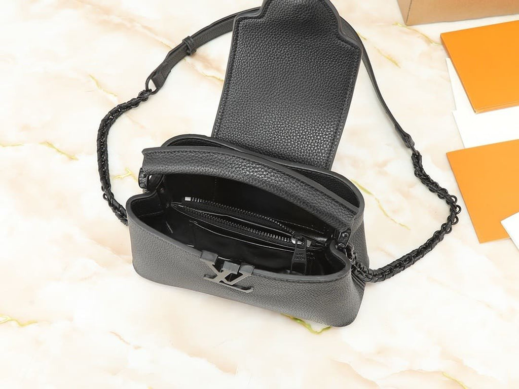 Louis Vuitton M23955 Capucines East-West Mini