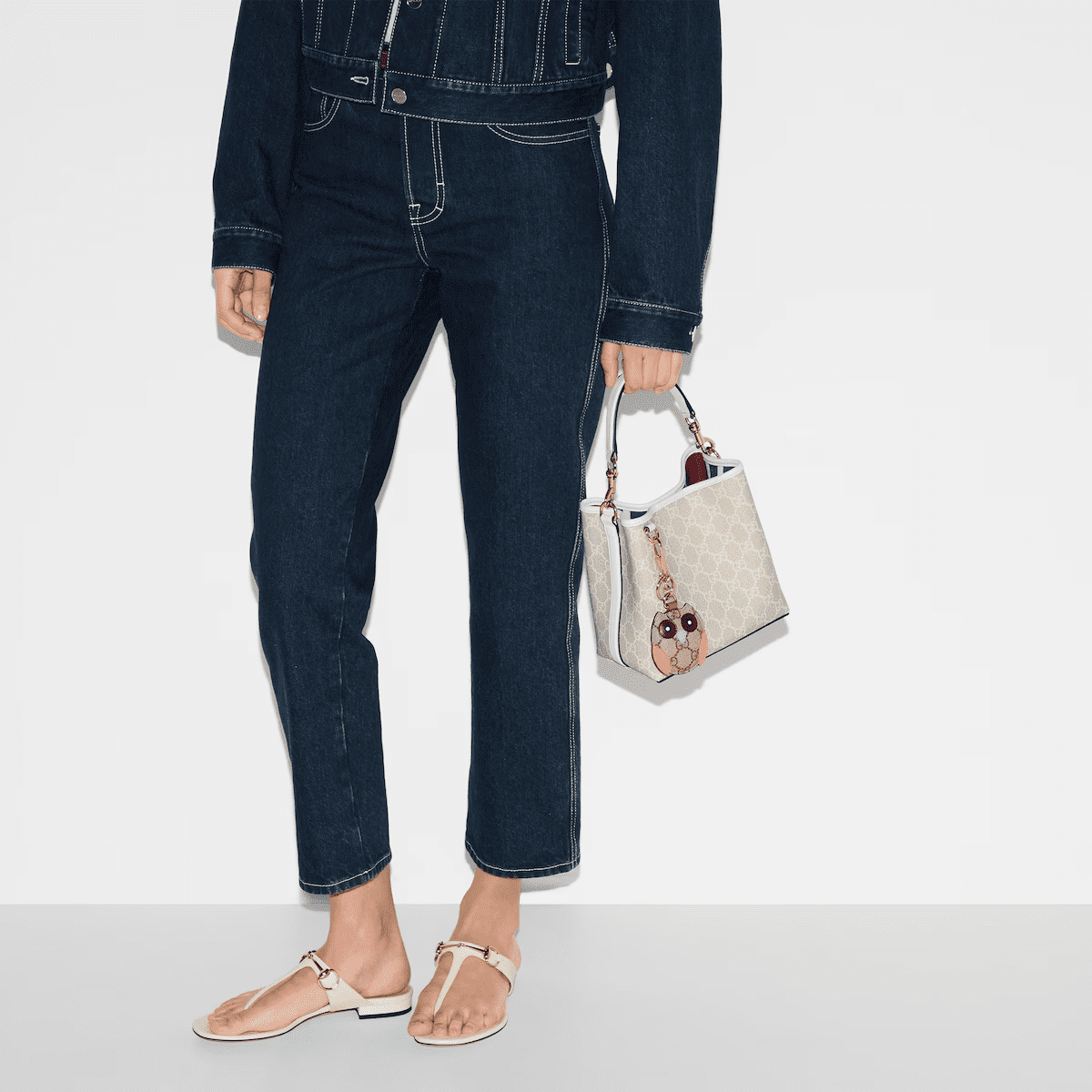 GUCCI EMBLEM SMALL BUCKET BAG